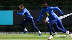 Striker Inggris Harry Kane menghadiri sesi latihan timnas menjelang laga Kualifikasi Piala Eropa 2024 Grup C matchday kedelapan, di Tempat Latihan Klub Sepak Bola Tottenham Hotspur, di Enfield, London utara pada 16 Oktober 2023. (Adrian DENNIS / AFP)
