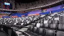 Suasana tribun Indonesia Arena, Senayan, Jakarta menjelang Piala Dunia FIBA 2023 pada Kamis (24/08/2023). (Bola.com/Bagaskara Lazuardi)