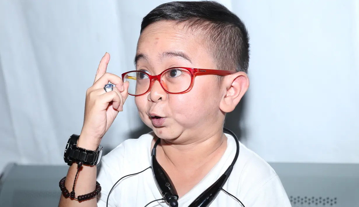 Ditemui di studio Detik Square, Jalan Pierre Tendean, kawasan Mampang, Jakarta Selatan, Senin (18/1/2016), Daus Mini mengaku jika dirinya saat ini sedang dekat dengan seorang wanita yang lebih muda darinya. (Andy Masela/Bintang.com)