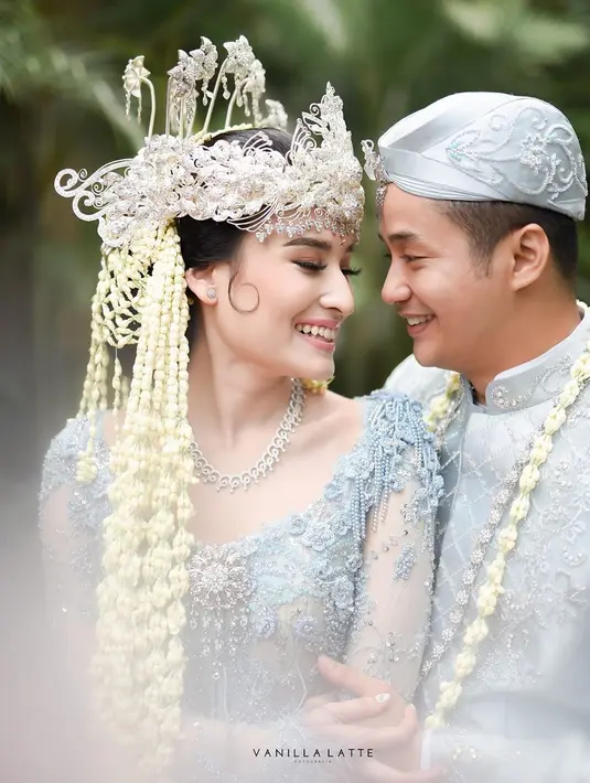 Angbeen Rishi dan Adly Fairuz (Instagram/vanillalatte.photo)