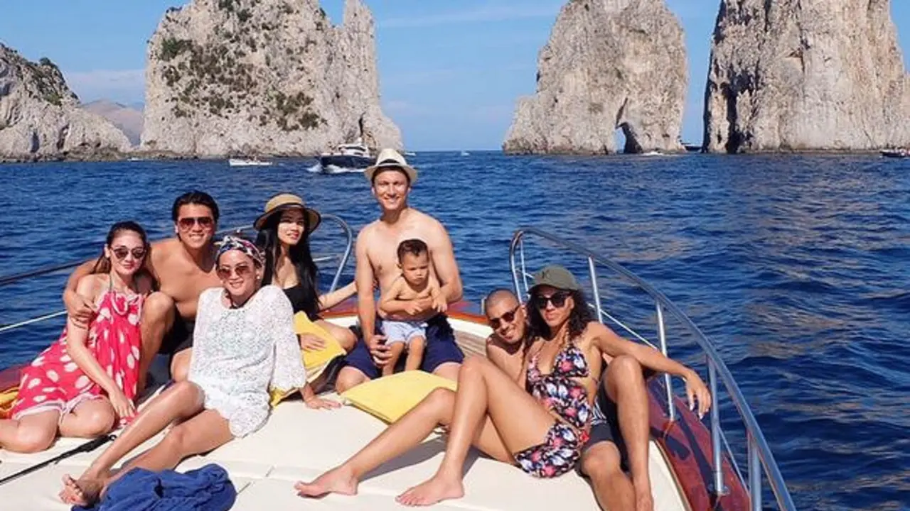 [Bintang] Luna Maya dan Reino Barack