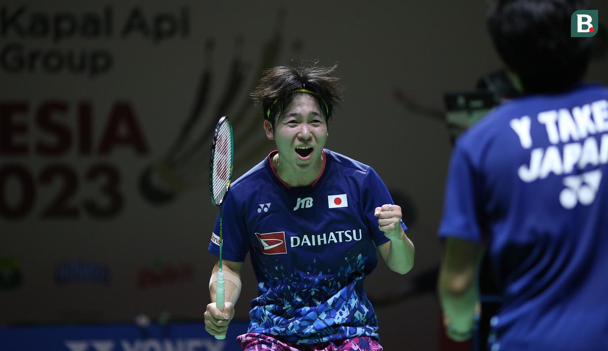 Ekspresi pebulu tangkis Jepang, Ayato Endo saat melawan pebulu tangkis ganda putra Indonesia, Leo Rolly Carnando/Daniel Marthin pada babak 32 besar Indonesia Open 2023 di Istora Senayan, Jakarta, Selasa (13/06/2023). Wakil Jepang,  Ayato Endo/Yuta Takei kalah dengan skor 21-23, 21-8, 12-21. (Bola.com/Bagaskara Lazuardi)