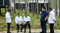 Presiden Joko Widodo (Jokowi) sarapan di IKN Nusantara dengan sejumlah menteri. (Sekretariat Presiden)