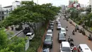 Kendaraan melintasi Jalan Margonda Raya, Depok, Jawa Barat, Kamis (21/3). Badan Pengelola Transportasi Jabodetabek (BPTJ) bersama Dishub Kota Depok akan memberlakukan aturan ganjil genap di Jalan Margonda Raya. (Liputan6.com/Immanuel Antonius)