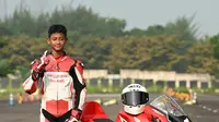 Ziven Rozul Abiy Salim pada saat sesi latihan di Astra Honda Racing School (AHRS) angkatan 2024. (Bola.com/Dok. Astra Honda)