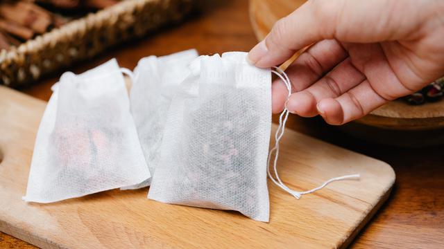 Cara membuat masker wajah dengan ampas teh celup