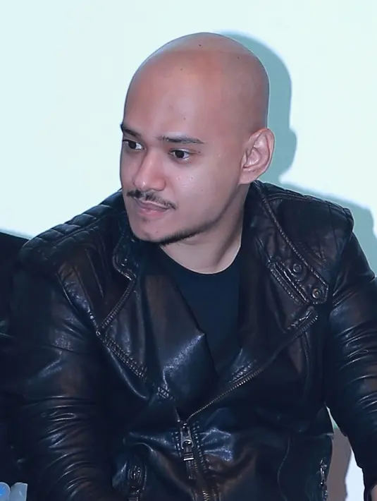 ‘Aku udah introspeksi kalau aku mau jadi penyanyi seperti apa. Untuk jadi penyanyi, aku harus menyanyikan semua jenis musik. Lagu favorit aku rock. Tapi kalau diminta nyanyi lagu lain aku tidak nolak,’ tandas Husein. (Galih W. Satria/Bintang.com)