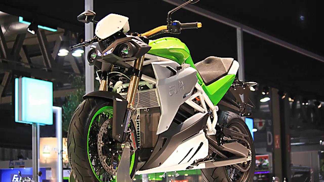 Tanpa Minum Bensin, Motor Ini Bisa Dibeger 241 Km/jam