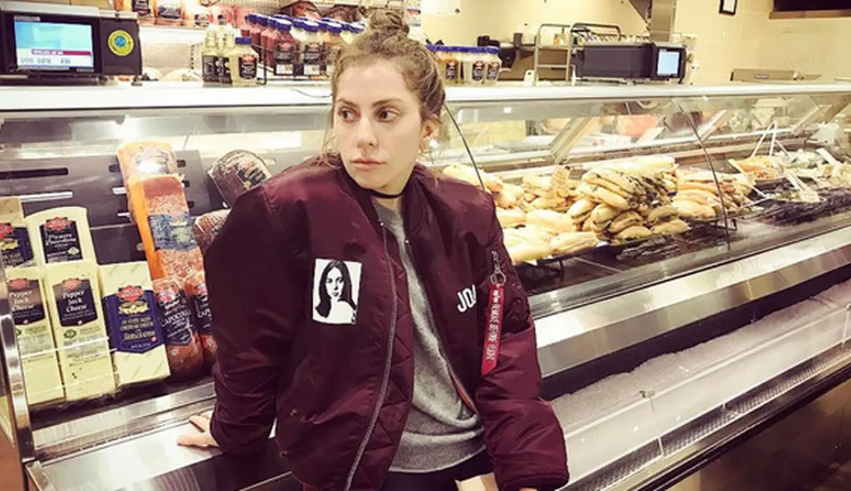 Penundaan tur musik keliling dunia yang dilakukan Lady Gaga belum ada keterangan lebih lanjut mengenai penyebab dan alasannya. Terlebih dengan jadwal terbaru mengenai konsernya tersebut. (Instagram/ladygaga)