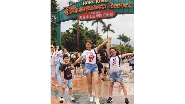 7 Gaya Tata Janeeta dan Kedua Anaknya, Kompak Banget