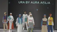 Peragaan busana oleh desainer muda Surabaya Aura Afilia. (Dian Kurniawan/Liputan6.com)