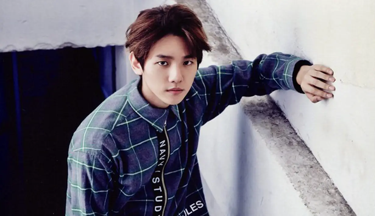 Baru-baru ini sosok yang menjadi sorotan media adalah Baekhyun EXO. Penyanyi bersuara merdu ini mendapat kritikan pedas dari netizen karena salah mengeja kata You dalam berbahasa Inggris. (Soompi/Bintang.com)