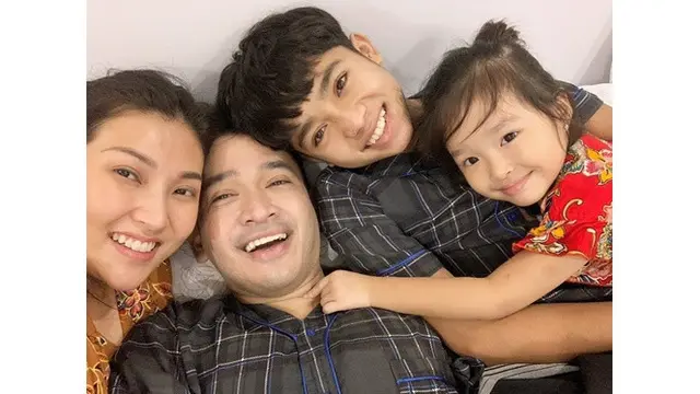 6 Potret Betrand Peto dan Ruben Onsu Pakai Baju Couple, Makin Mirip