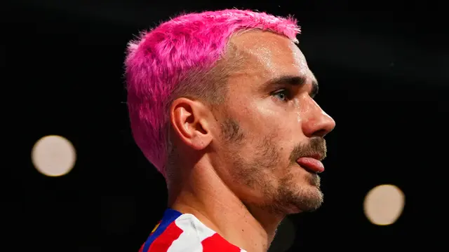 Penampilan Terbaru Antoine Griezmann dengan Rambut Berwarna Pink