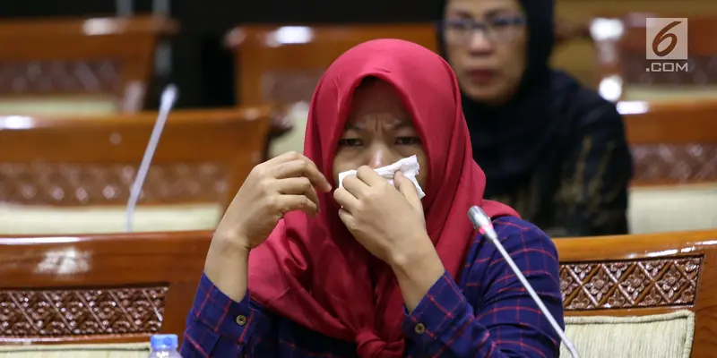 Bawa Anak, Baiq Nuril Menangis Saat Hadiri Rapat Komisi III