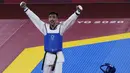 Khalil Jendoubi takluk saat menghadapi Vito Dell'Aquila dari Italia dalam laga final. Pertandingan berlangsung ketat sebelum sang lawan sukses mengalahkannya di menit-menit akhir. (Foto/AP/Themba Hadebe)