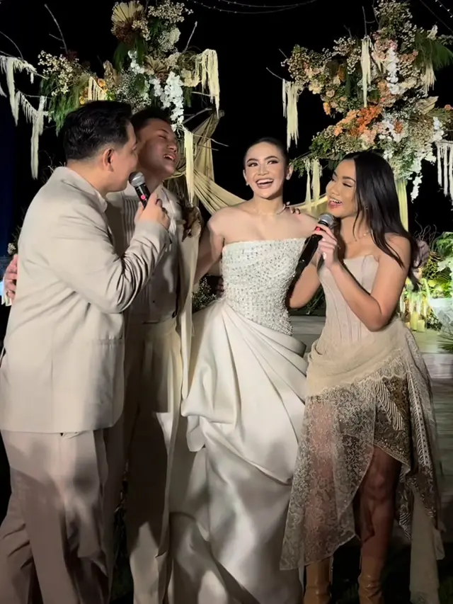Yura Yunita saat Resepsi ke-2 Rizky Febian dan Mahalini di Bali.