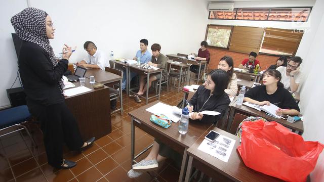 Mengamati Mahasiswa Asing Belajar Bahasa Indonesia di Kampus UI