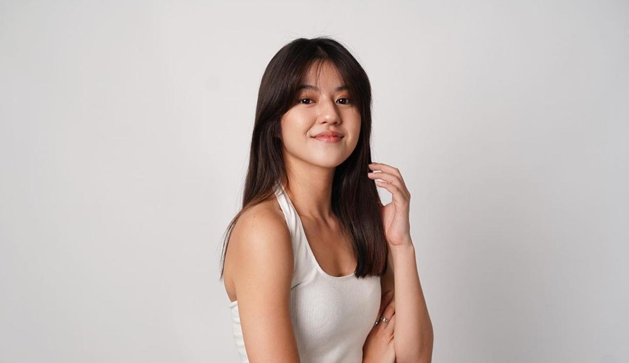 Belakangan ini Vonny Felicia berhasil membuat banyak pencinta e-sports terpesona. Seperti saat melihat Vonzy memakai baju tanpa lengan. gaya penampilannya pakai baju tanpa lengan yang dilakukan Vonzy membuat para penggemarnya kian terpesona. (Liputan6.com/IG/@vonnyfelicia)