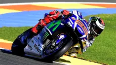 Pebalap Movistar Yamaha, Jorge Lorenzo, menjadi pebalap tercepat pada sesi latihan bebas pertama dan kedua MotoGP Valencia di Sirkuit Ricardo Tormo, Valencia, Jumat (11/11/2016). (AFP/Jose Jordan)
