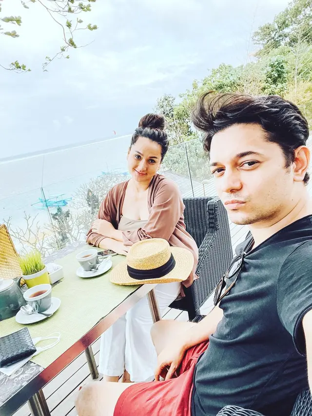 7 Kebersamaan Andrew Andika dan Tengku Dewi Putri Liburan Bersama Buah Hati