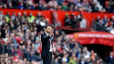 Debut Ryan Giggs sebagai pelatih cukup meyakinkan dan berhasil membawa MU menggulung Norwich City 4-0 di stadion Old Trafford (27/4/2014). (REUTERS/Nigel Roddis)