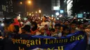 Ratusan warga Kelurahan Pondok Cina mengikuti pawai obor memperingati Tahun Baru Islam di Jalan Margonda Raya, Depok, Jawa Barat, Jumat (24/10/2014) (Antara Foto/Indrianto Eko Suwarso)