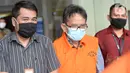 Mantan Direktur Utama PT Dirgantara Indonesia (PTDI) Budi Santoso berjalan keluar usai ditetapkan sebagai tersangka di Gedung KPK, Jakarta, Jumat (12/6/2020). KPK menahan Budi Santoso dalam kasus dugaan korupsi kegiatan penjualan dan pemasaran pesawat PTDI tahun 2007-2017. (merdeka.com/Imam Buhori)
