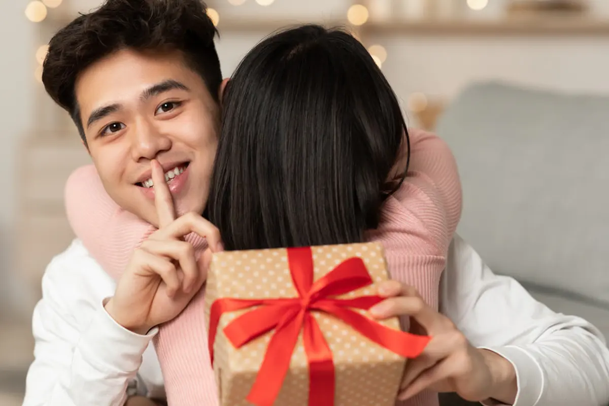 Rayakan Spouse Day Lebih Seru dan Beda, Cek 5 Rekomendasi Kegiatan dan Barang yang Bisa Kamu Berikan Untuk yang Tercinta