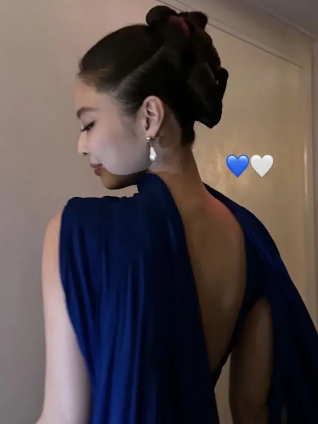 Pesona Jennie Blackpink di Met Gala 2024. [@jennierubyjane]