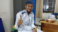 Bek kanan Persib Bandung, Supardi Nasir, sudah tiba di mes tim pada Senin (18/6/2018). (Bola.com/Muhammad Ginanjar)