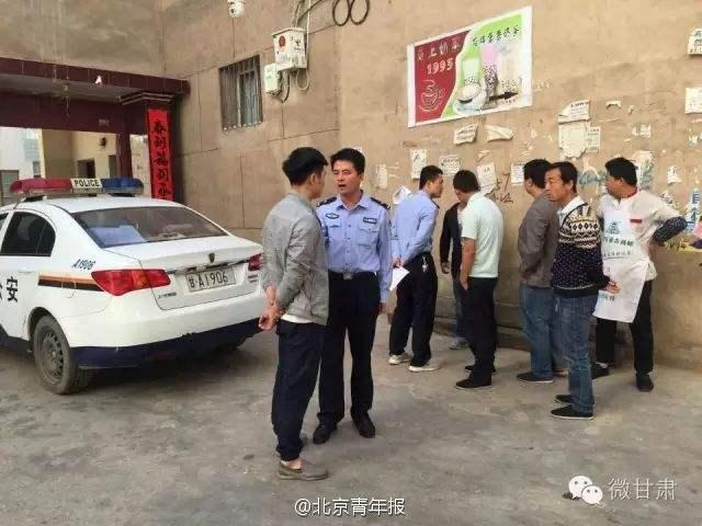 Pelajar mengadukan apa yang ia alami ke biro keamanan setempat | Photo: Copyright shanghaiist.com