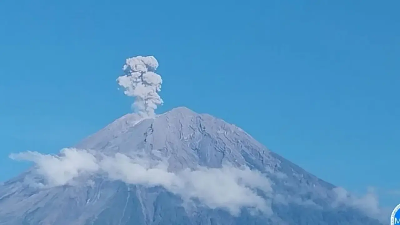 Gunung Semeru Erupsi dengan tinggi Letusan Capai 1.100 meter (Istimewa)
