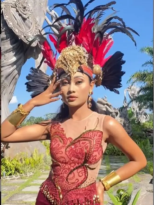 7 Potret Novia Bachmid di Video Musik Wonderland Indonesia, Tampil Memesona