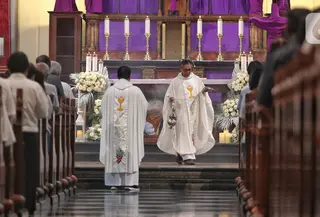 Gereja Katedral Jakarta akan menggelar tiga kali misa yang diikuti oleh umat Katolik secara daring dan luring dalam peringatan Kamis Putih sebagai rangkaian Tri Hari Suci Paskah 2025. (Liputan6.com/Angga Yuniar)