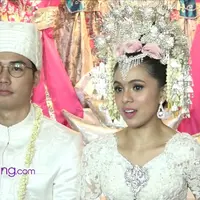 Setelah menikah Nycta Gina mencoba menjadi istri yang bertanggung jawab terhadap urusan rumah tangga dan memutuskan membatasi karirinya.