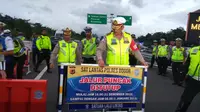 Kepala Korps Lalu Lintas Polri Irjen Refdi Andri menutup jalur Puncak, Bogor di Pos Lingga, Gadog. (Liputan6.com/Achmad Sudarno)