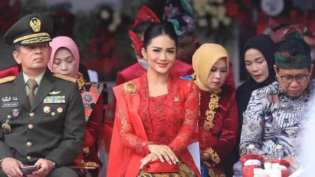 Krisdayanti berkebaya merah (Instagram/krisdayantilemos)