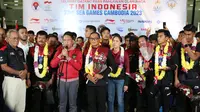 Tak Kenal Lelah, Pemain Timnas Indonesia U-22 Tetap Lempar Senyum saat Tiba di Tanah Air
