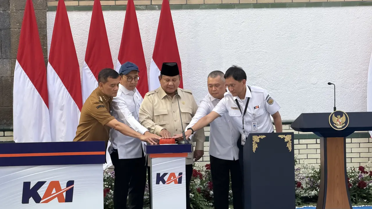 Presiden Prabowo Subianto meresmikan hasil renovasi tahap pertama bangunan cagar budaya Stasiun Semarang Tawang, Jawa Tengah (30/7/2026).