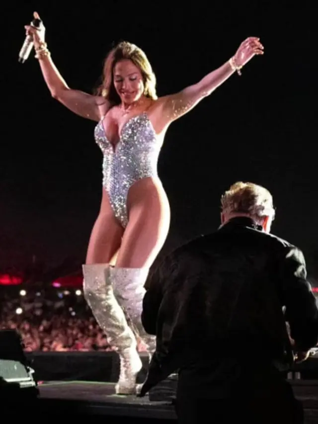 Penampilan Spektakuler Jennifer Lopez di Coachella 2026, Bodysuit Kristal hingga Gaya Bandara Elegan