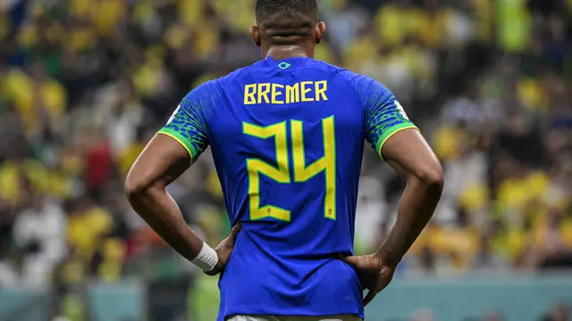 Bremer memakai nomor 24 di Piala Dunia 2022