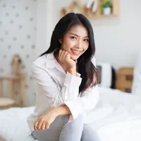 ilustrasi perempuan tersenyum/AnemStyle/Shutterstock