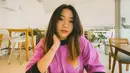 Pemilik nama lengkap Nona Berlian Sakinah saat ini berusia 23 tahun. Penampilannya yang cantik berhasil membuat warganet pangling. Banyak warganet kompak menyebut Wati yang dulu kuncung kini berubah jadi menawan. (Liputan6.com/IG/nonaberlian)