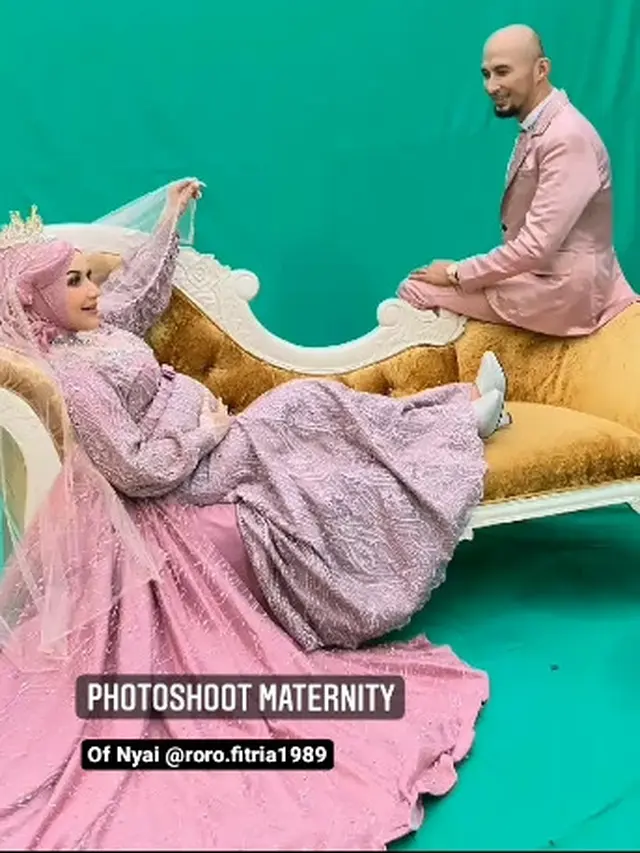 7 Potret Maternity Shoot Roro Fitria dengan Berbagai Tema, Menawan
