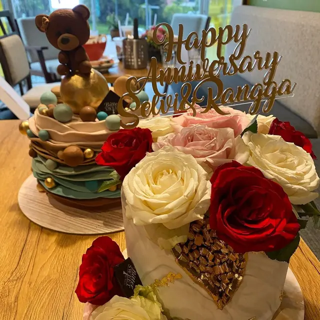 Momen Selvi Kitty Rayakan Ultah Anak Sekaligus Anniversary yang Ke-3, Meriah. (Sumber: Instagram/selvikitty dan Instagram/ranggailham)
