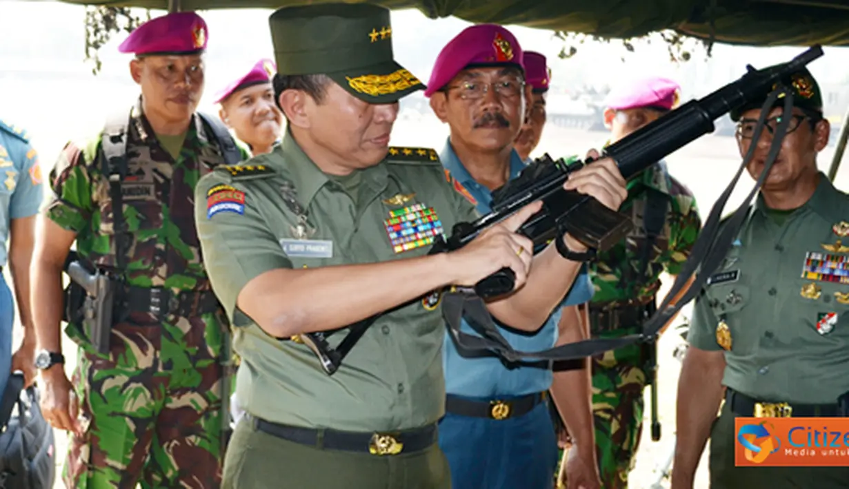 Kasum TNI Letjen TNI J.Suryo Prabowo, didampingi pejabat teras TNI melaksanakan kunjungan kerja ke Bhumi Marinir Karangpilang pada, Kamis (22/9).