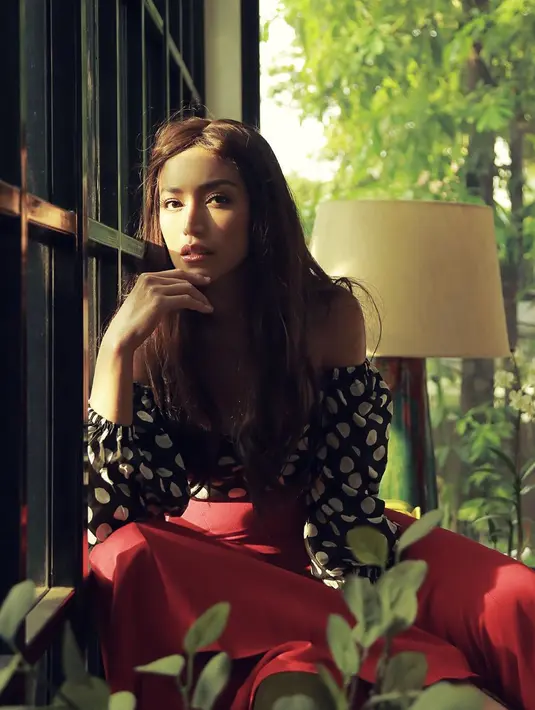 ”Kalau bukan jodohnya dan bukan yang terbaik, mungkin kita disuruh introspeksi diri. Jawaban buat aku, mungkin sebelumnya aku bikin kesalahan. Nggak tahu juga kan, jawabannya butuh waktu," tutur Jessica. (Instagram/inijedar)