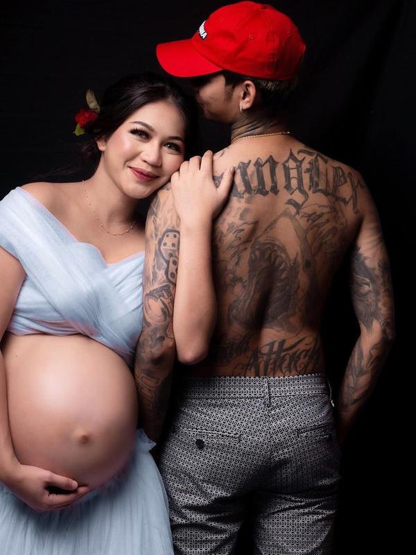 Istri Young Lex, Eriska, jalani pemotretan maternity shoot jelang persalinan. (Sumber: Instagram/@eriskanakesya)