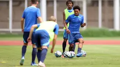 Pemain Timnas Inggris U-17 saat sesi latihan jelang laga kedua Grup C Piala Dunia U-17 2023 di Stadion Madya Kompleks Gelora Bung Karno (GBK), Jakarta, Senin (13/11/2023). (Doc. LOC WCU17/BRY)